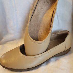 Naturalizer Beige Ballet Flat